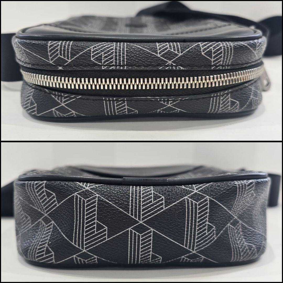 LACOSTE モノグラムバーティカル ショルダーバッグ