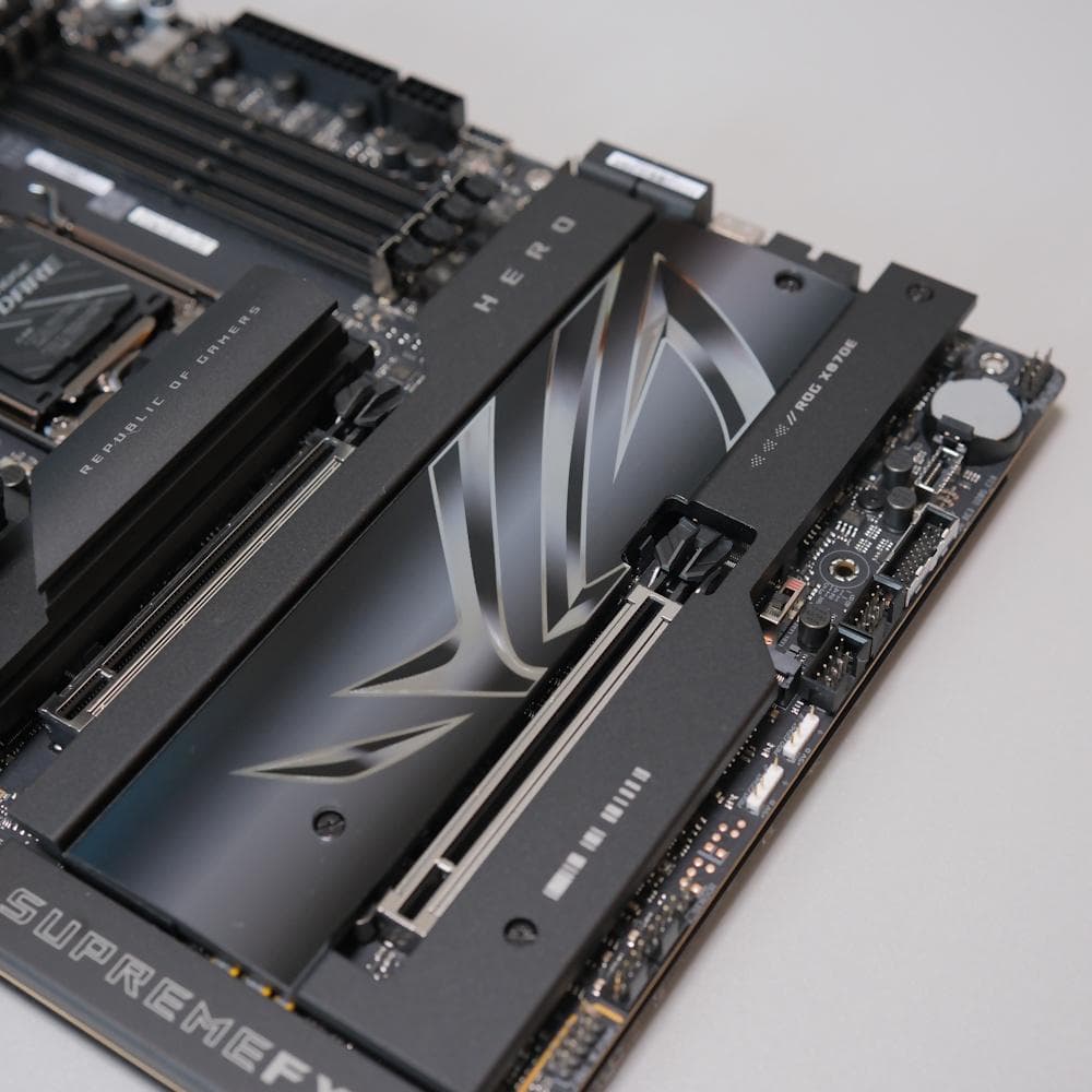 ASUS ROG CROSSHAIR X870E HERO マザーボード
