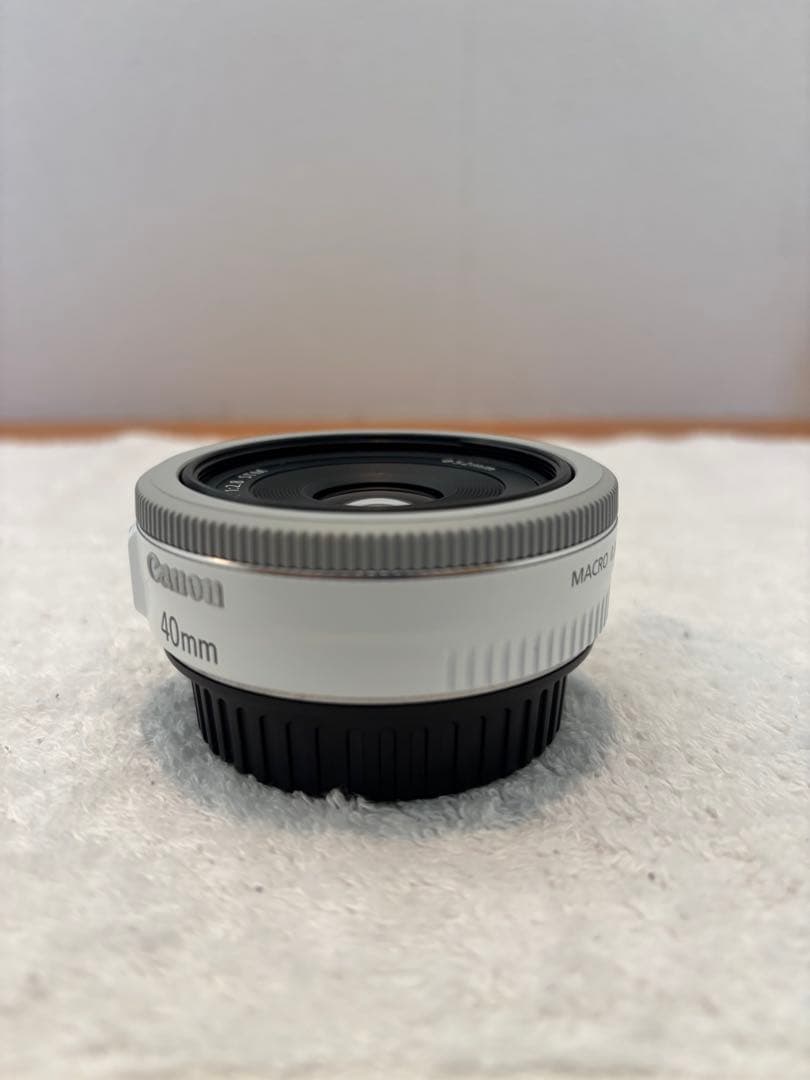 【美品】キャノンEF40mmf2.8STM ホワイト プロテクター赤.黒付き