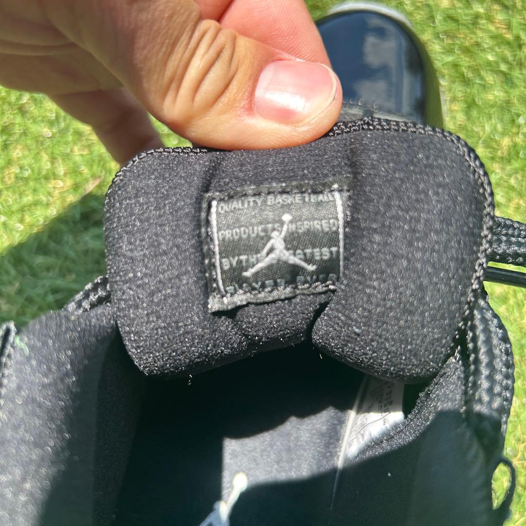 る*た様 希少エアジョーダン 11 ブラック/ホワイトサイズ UK7