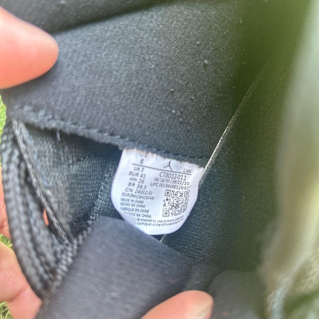 る*た様 希少エアジョーダン 11 ブラック/ホワイトサイズ UK7