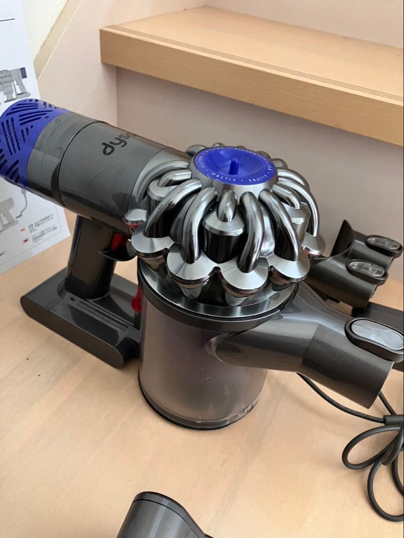 美品　DYSON ダイソン　V6 コードレスクリーナー