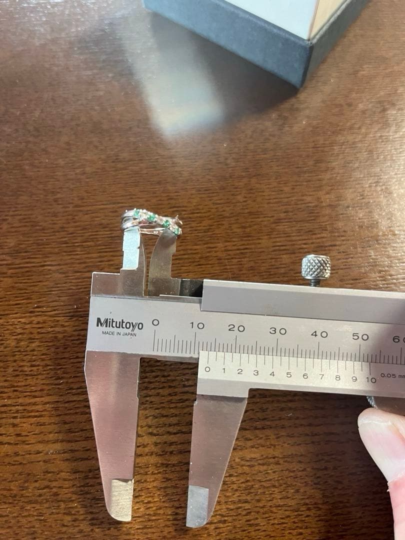 ジュエリーツツミ　K10ホワイトゴールドエメラルドリング