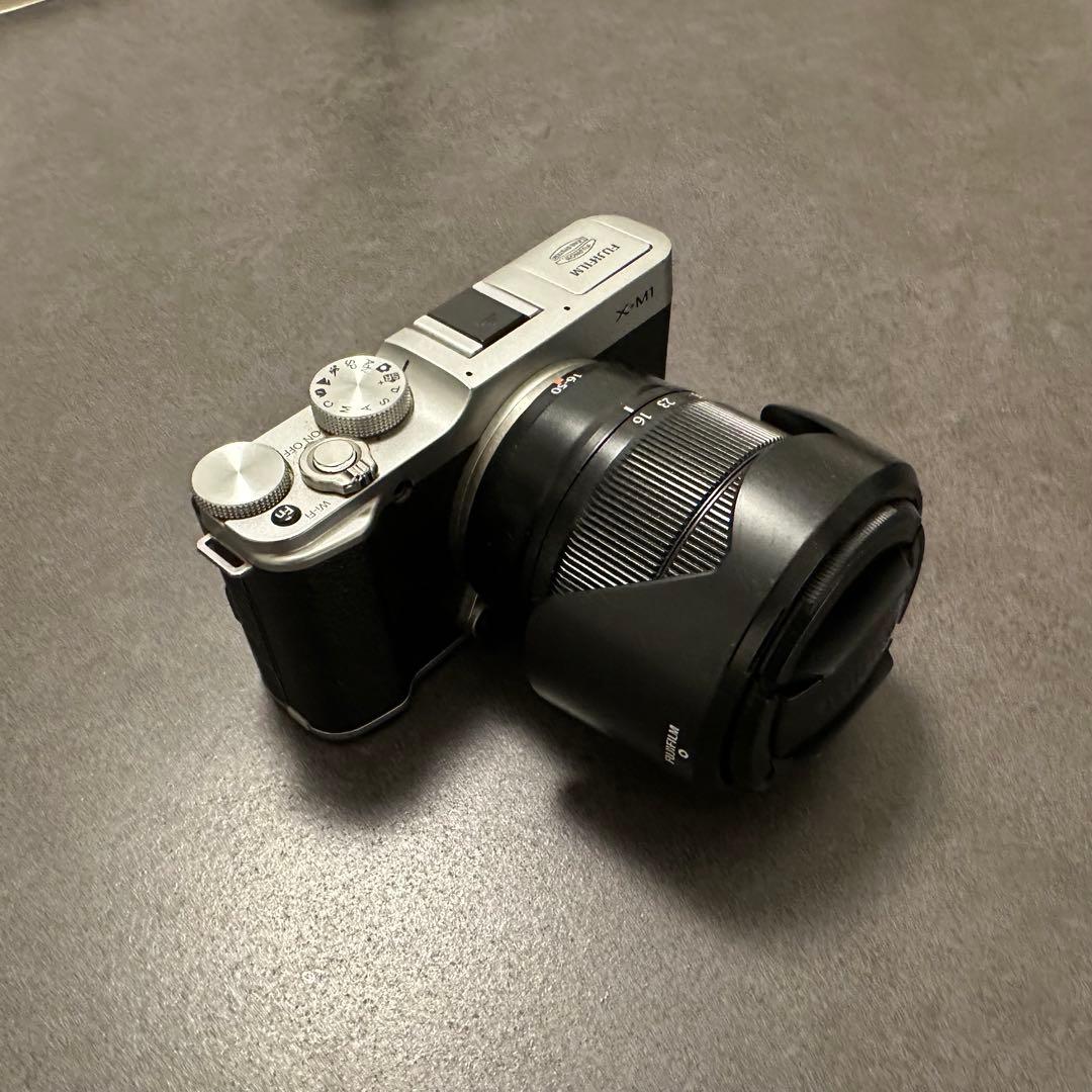 Fujifilm X-M1 ミラーレス一眼 16-50mm