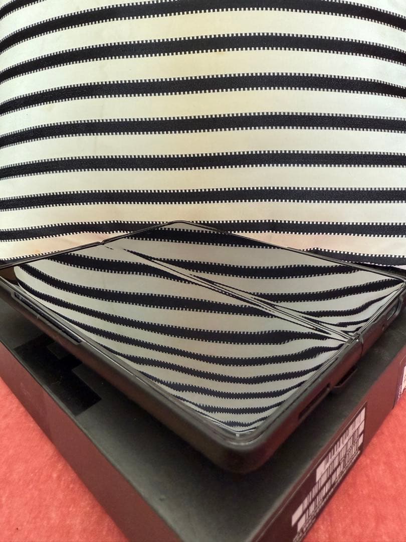 極上品　香港版　Galaxy Z Fold4 本体　512GB 付属品有