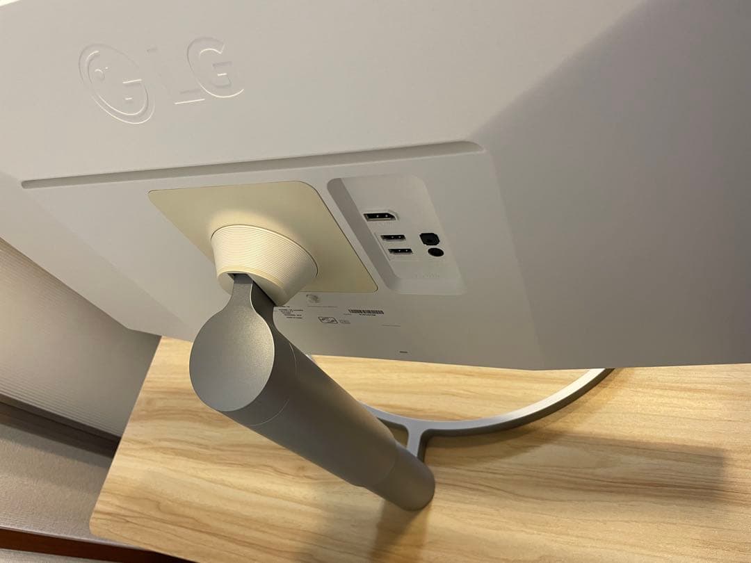 LG 4kモニター 27UL650-W 27インチ/DisplayHDR400