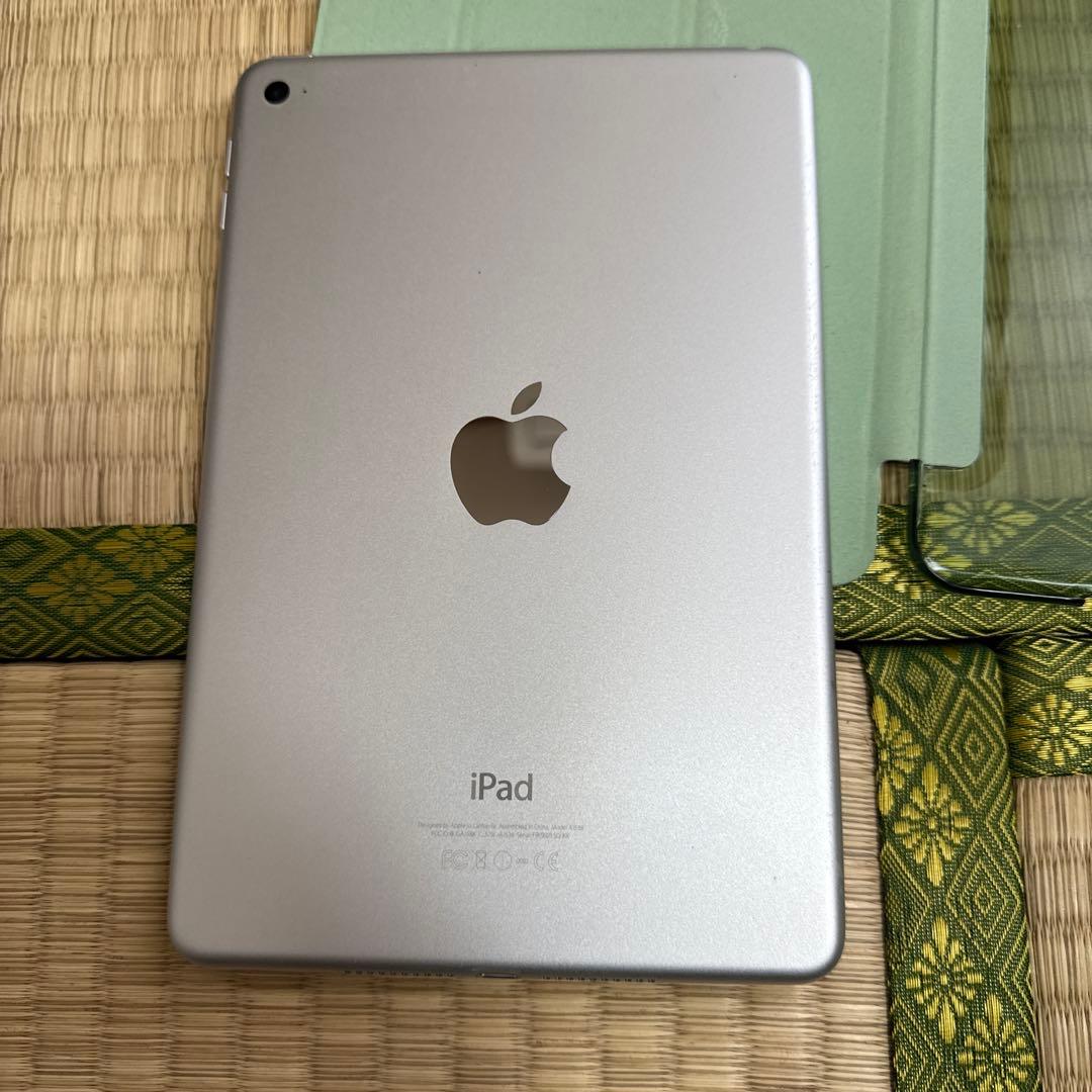iPad mini4 シルバー 本体 USBケーブル・カバー付き