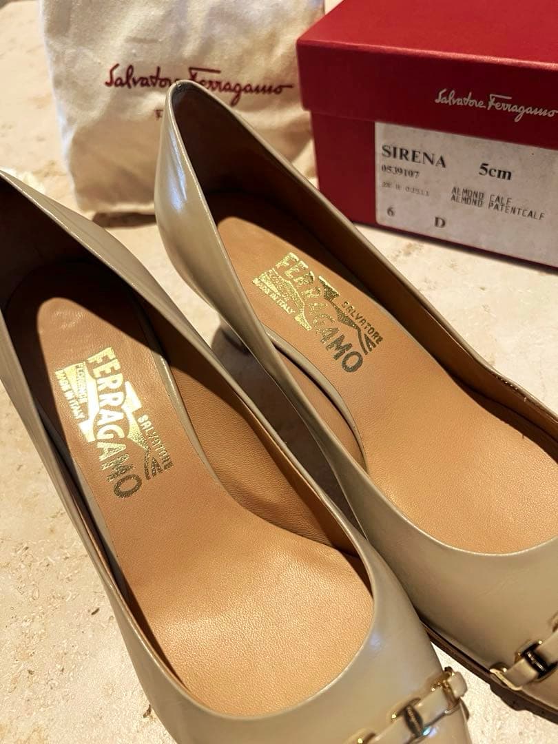 Salvatore Ferragamo カーフ、パテントパンプス