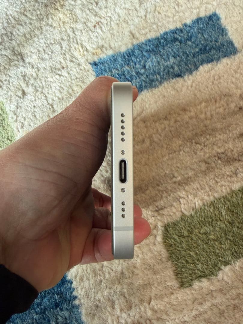 iPhone 16e 128GB ホワイト SIMフリー 美品 付属品完備