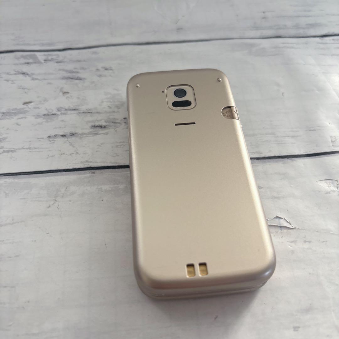 docomo らくらくホンF-02J 折りたたみ式携帯電話 ゴールド