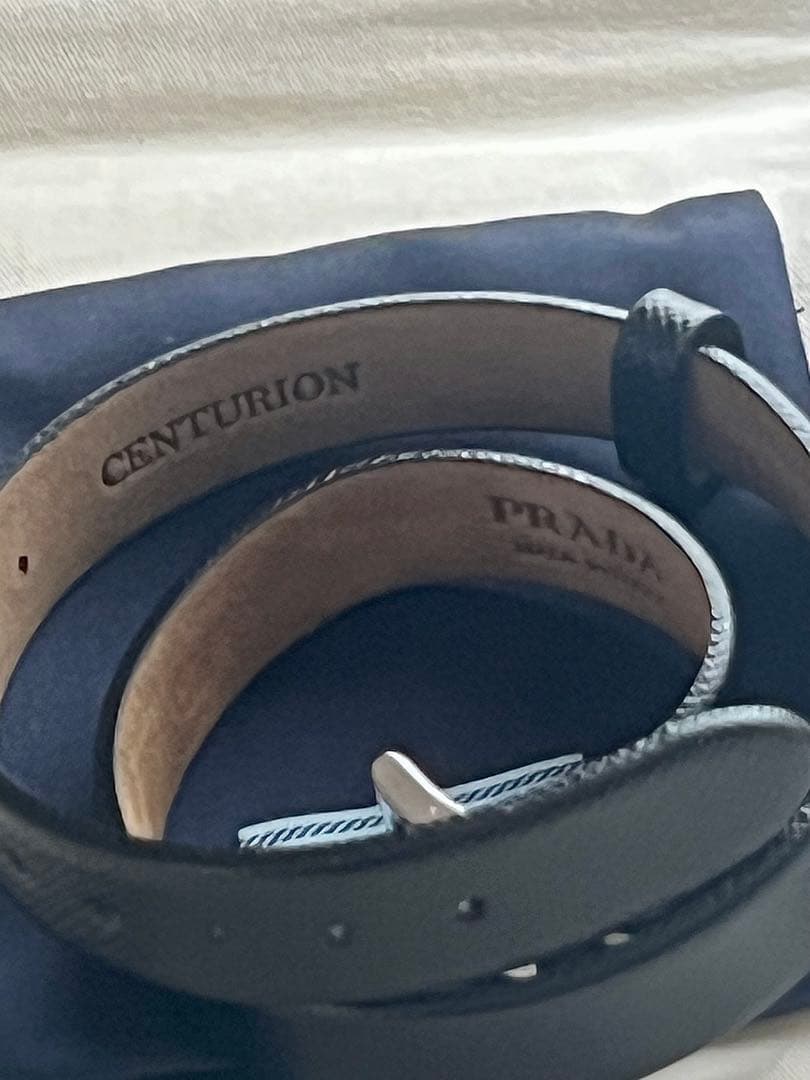 PRADA レザーブレスレット ユニセックス