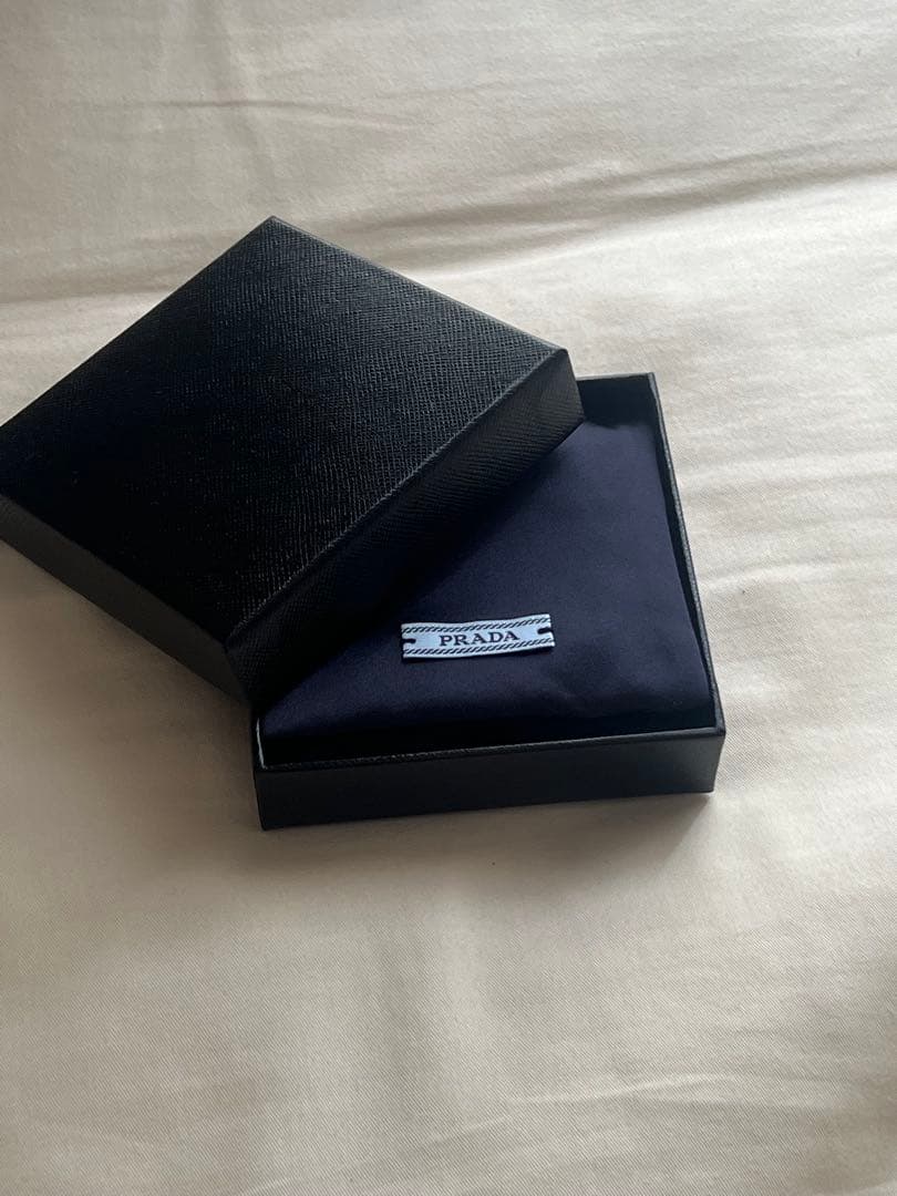 PRADA レザーブレスレット ユニセックス