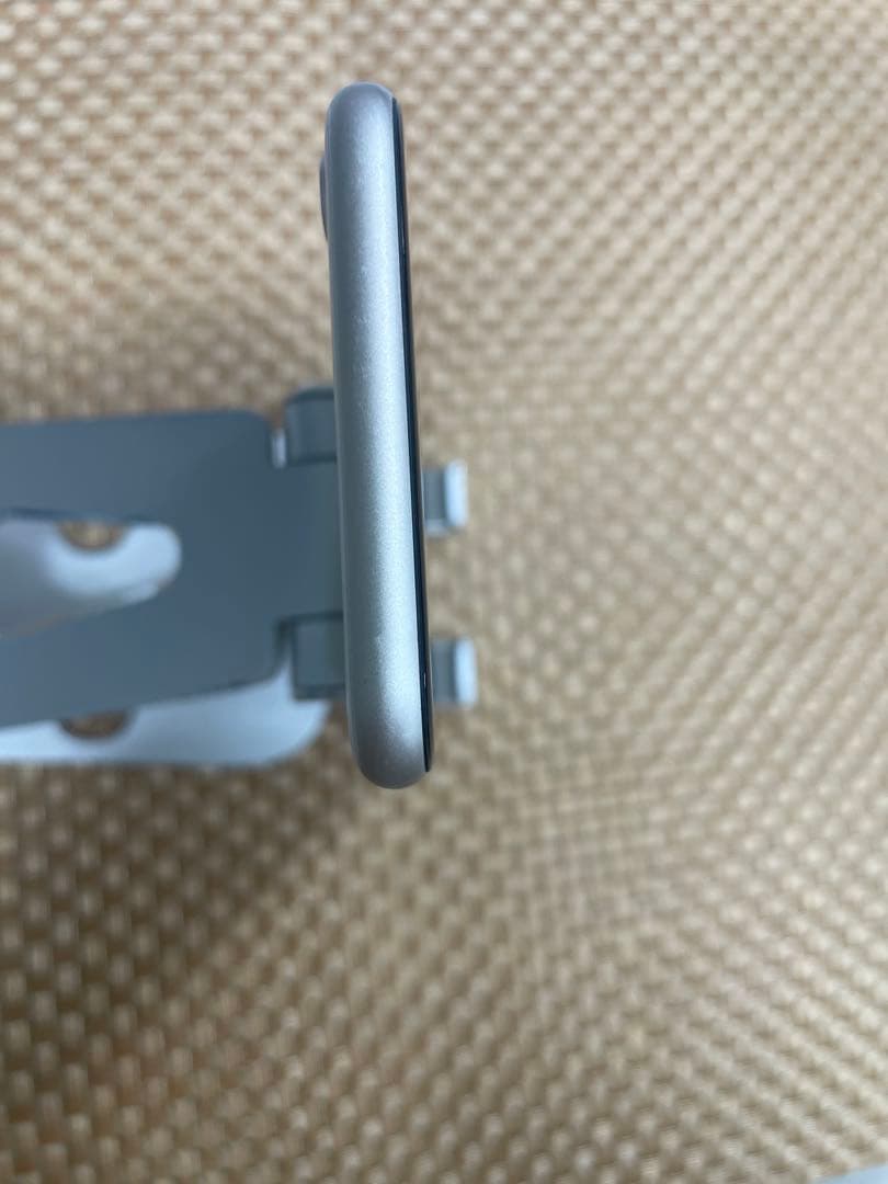 iPhone SE 第3世代 128 GB スターライトSIMフリー【7639】