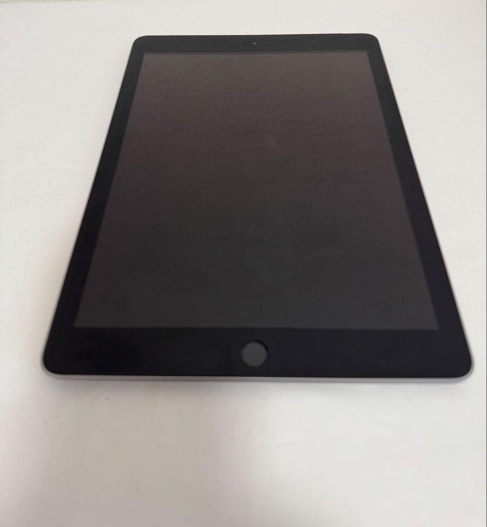 iPad第6世代　9.7 インチ シルバー本体のみ