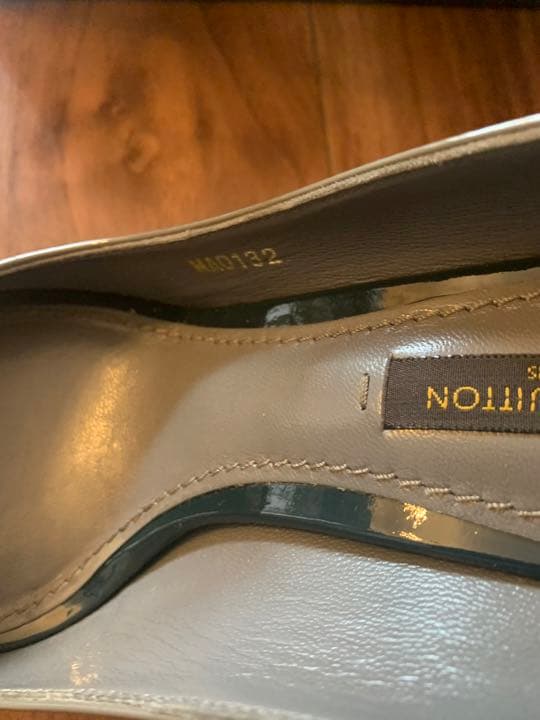 極美品☆ ルイヴィトン　LV パテント　リボン　グレーパンプス　37