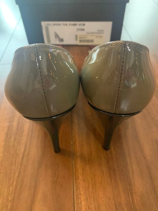 極美品☆ ルイヴィトン　LV パテント　リボン　グレーパンプス　37