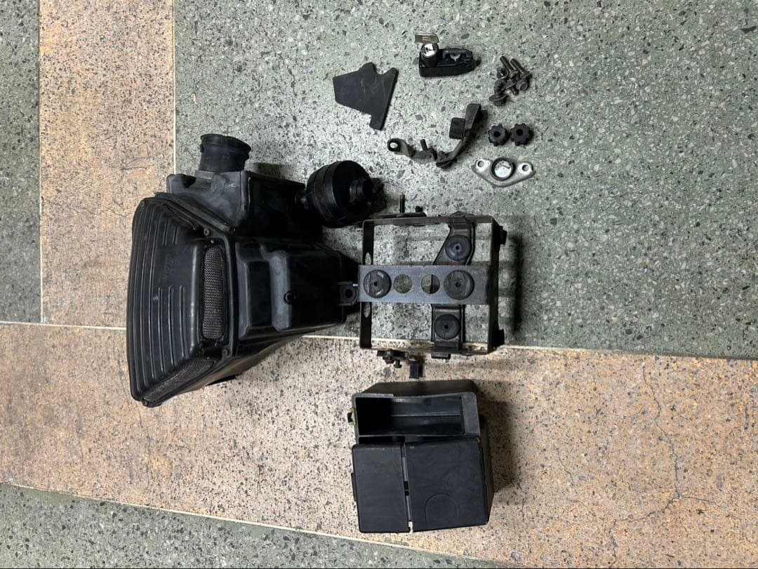 ヤマハ SR400 1JR 純正エアクリーナーBOX バッテリーケース