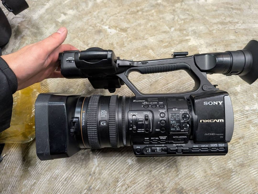 【期間限定割引】SONY HXR-NX3本体&ワイコン&カメラバック&その他