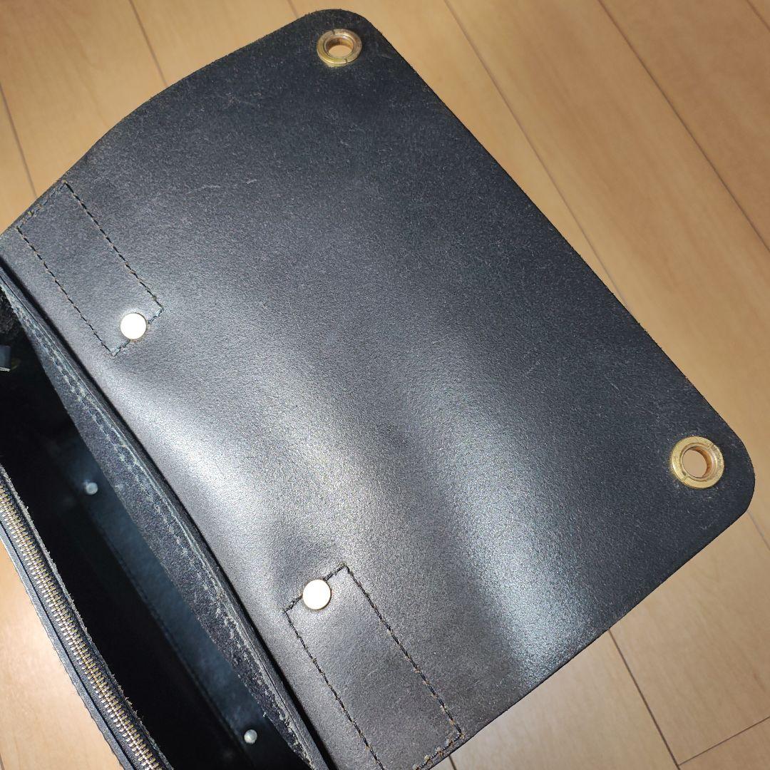 ヘルツ　herz　シンプルな顔立ちのブリーフケース(BC-1)