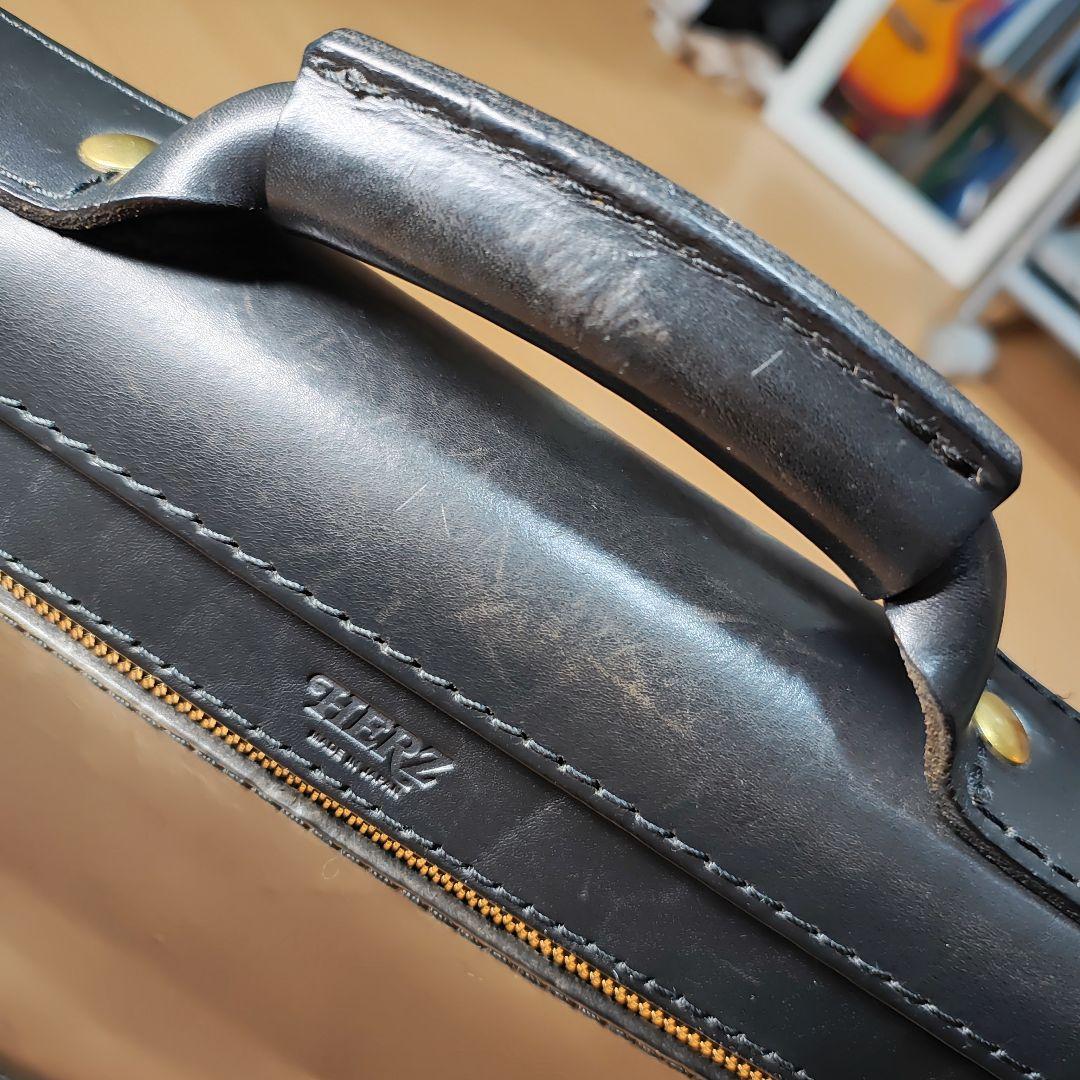 ヘルツ　herz　シンプルな顔立ちのブリーフケース(BC-1)