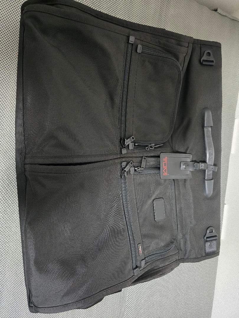 Tumi ブラックガーメントバッグ