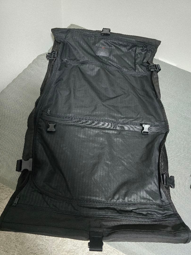Tumi ブラックガーメントバッグ