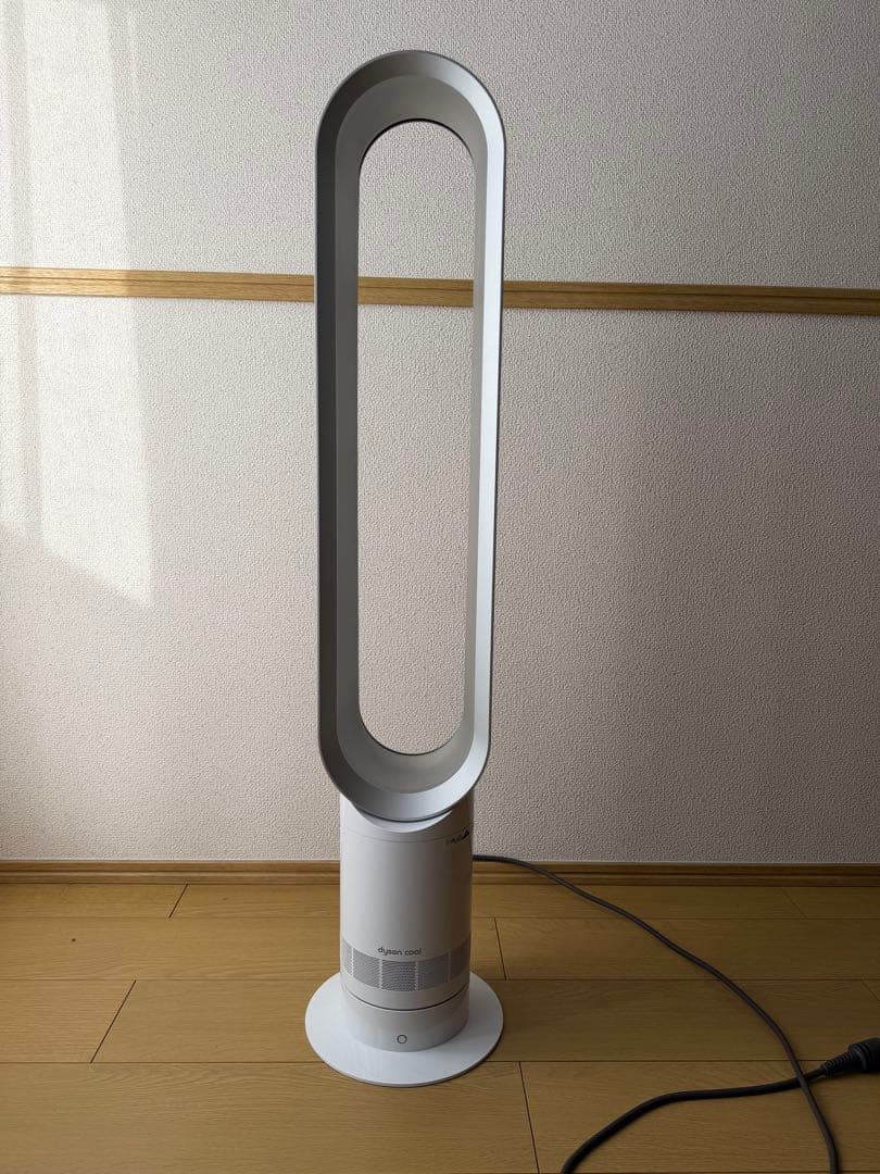 Dysonダイソン　タワー型 ホワイト 扇風機　リモコン付