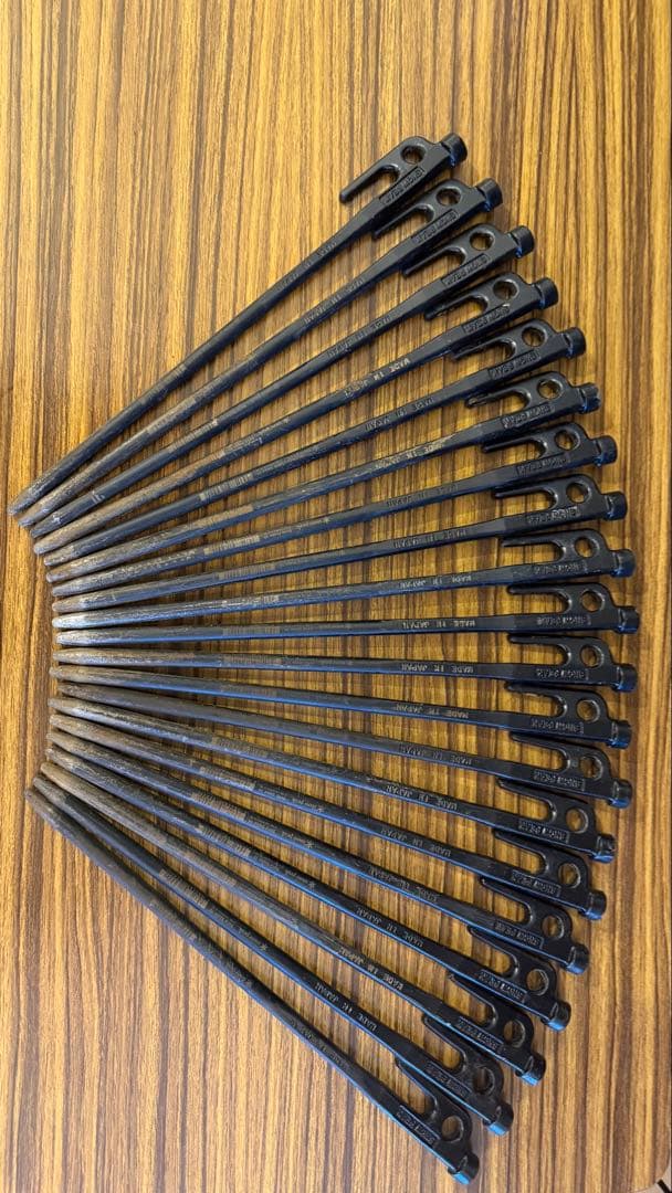 スノーピーク ソリッドステーク30 20本セット マルチコンテナ付き（使用済み）