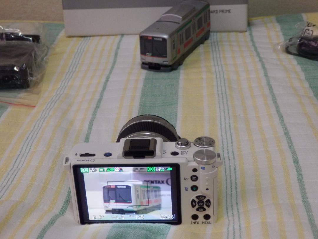 ⭕️ショット数８０★新品級❤️PENTAX Q レンズキット★白色★付属品あり