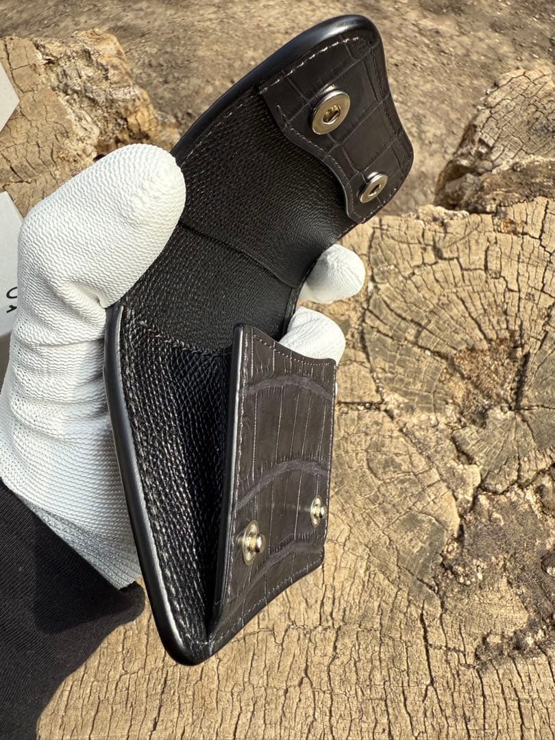 【一点物】ワイルドスワンズ　パーム　クロコダイル×型押しサドル