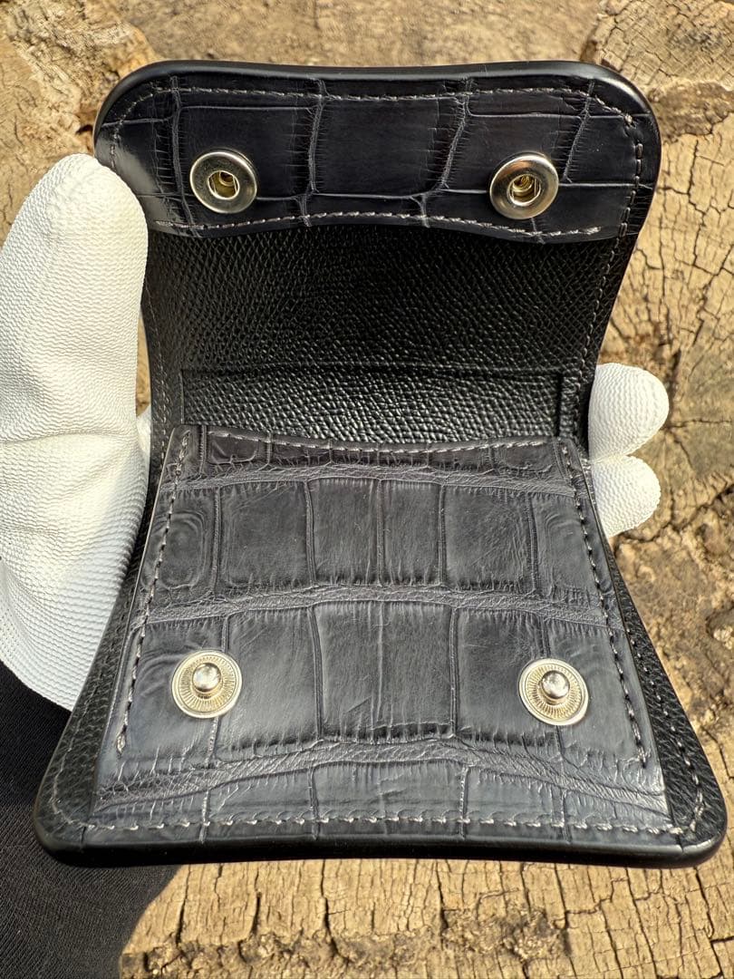 【一点物】ワイルドスワンズ　パーム　クロコダイル×型押しサドル