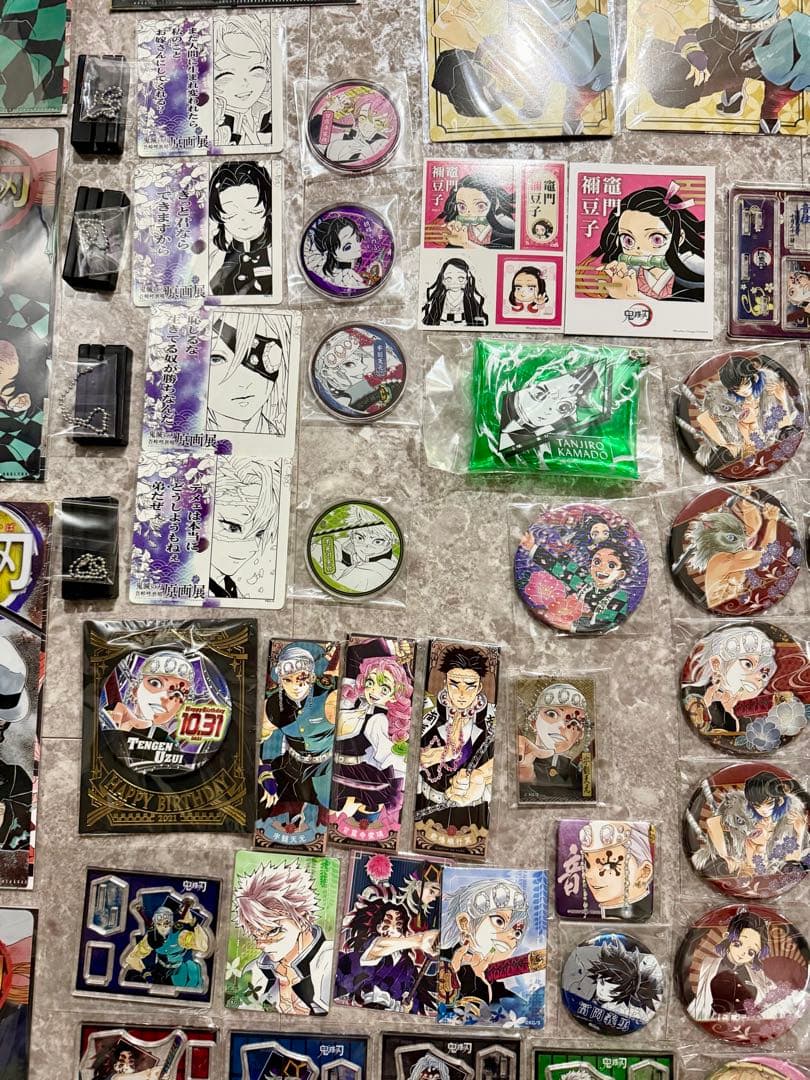 鬼滅の刃　原画展　アクリルフィギュア　マグネットステッカー　コレクション缶バッジ