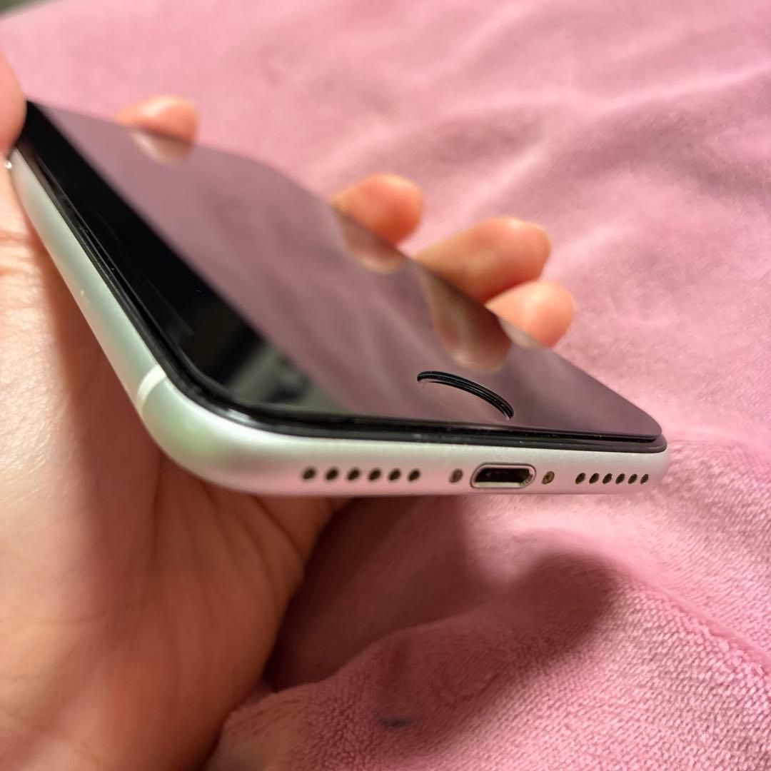 ［美品］iPhoneSE （第2世代） 64GB ホワイト 本体