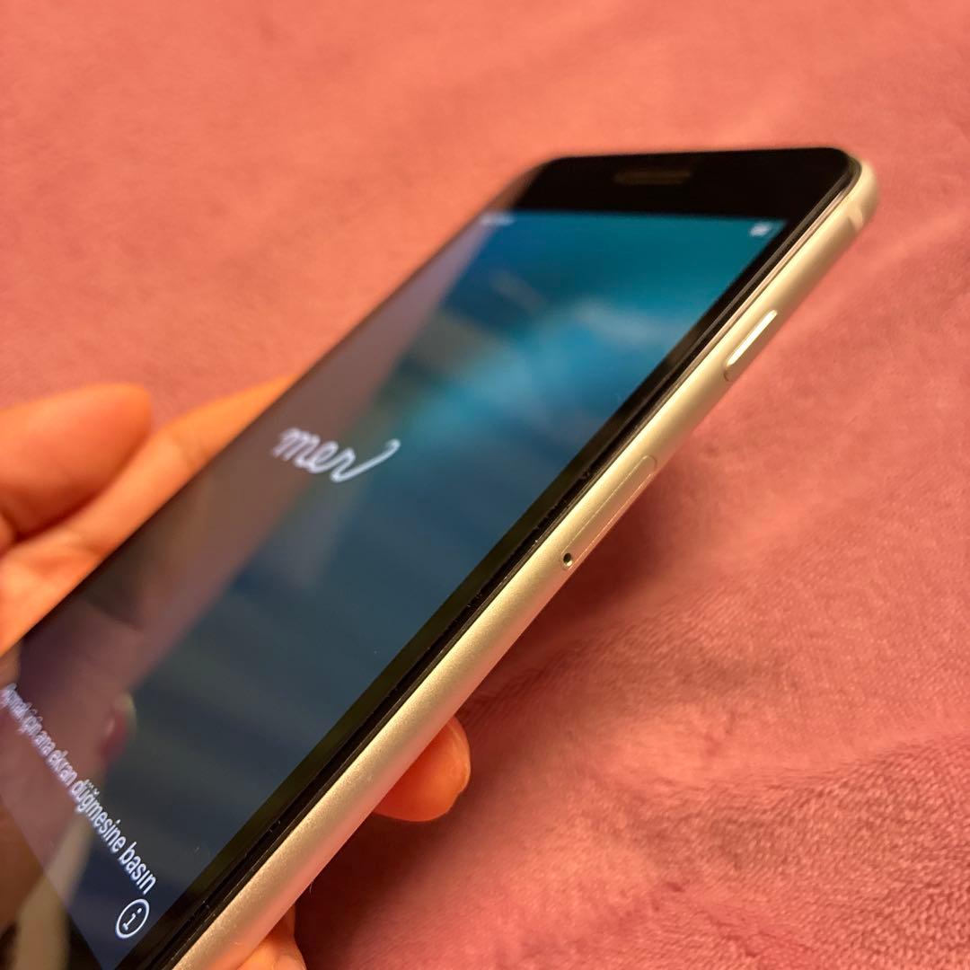 ［美品］iPhoneSE （第2世代） 64GB ホワイト 本体