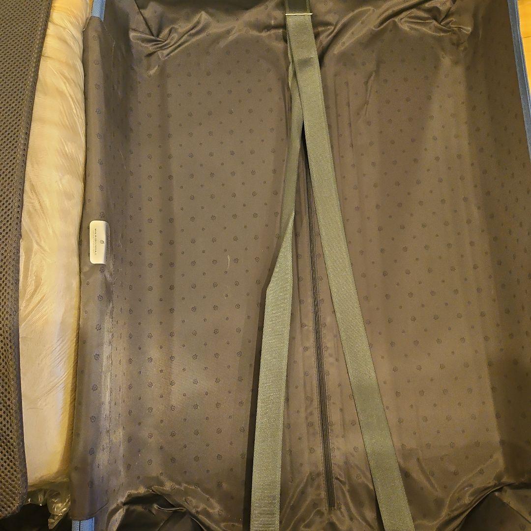 RIMOWA　スーツケース　エッセンシャル