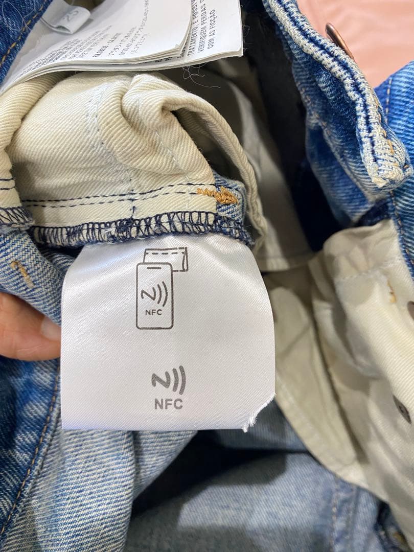 くまくま♡　プラダ(PRADA)2023ACロゴ入りダメージデニムパンツ