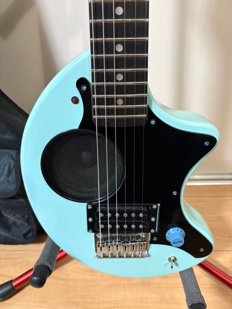 Fernandes ZO-3 内蔵アンプOK！社外ピックガード・純正ケース付