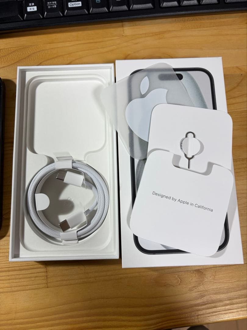 iPhone15 128GB 背面割れ