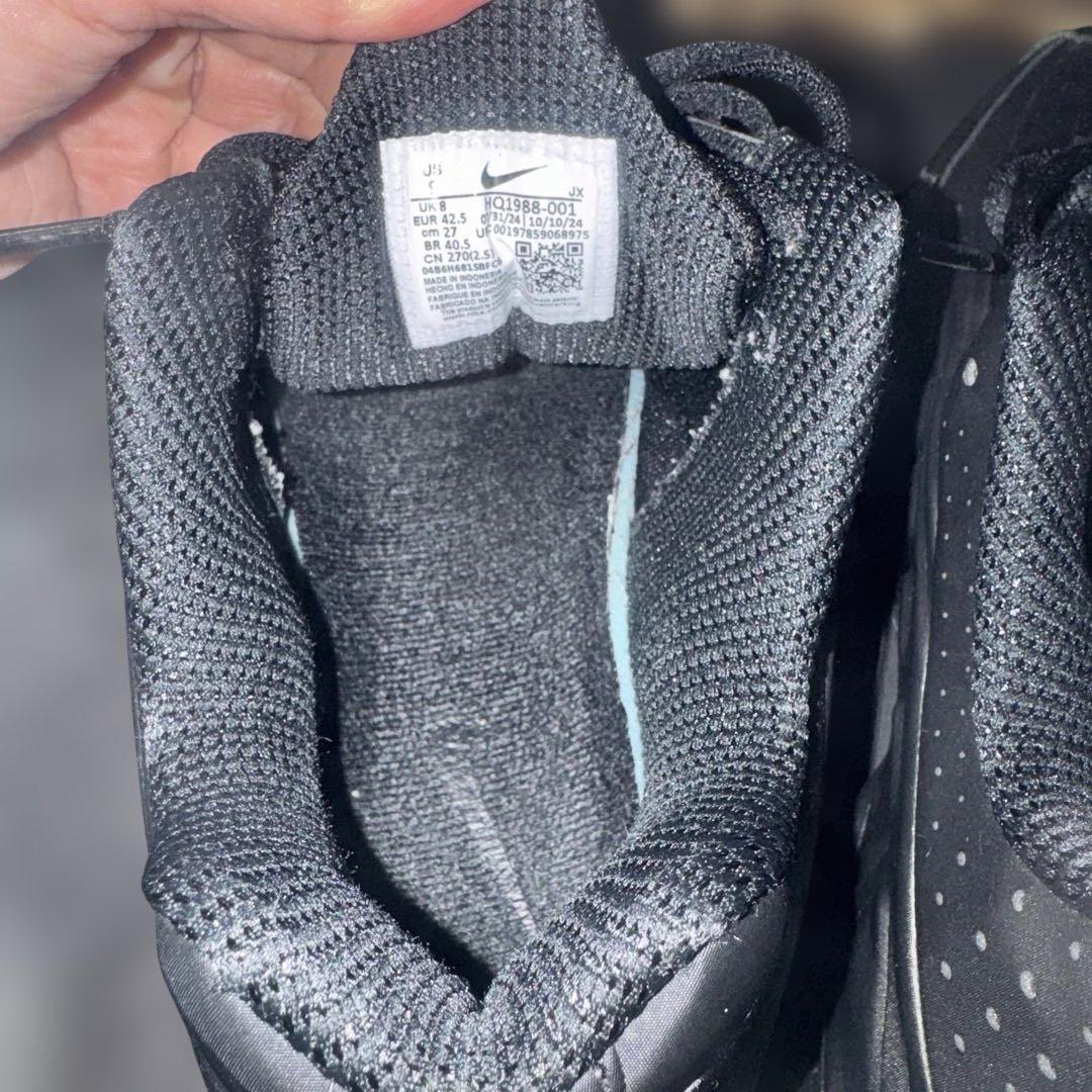 ゆーき Nike Shox R4 ブラックスニーカー