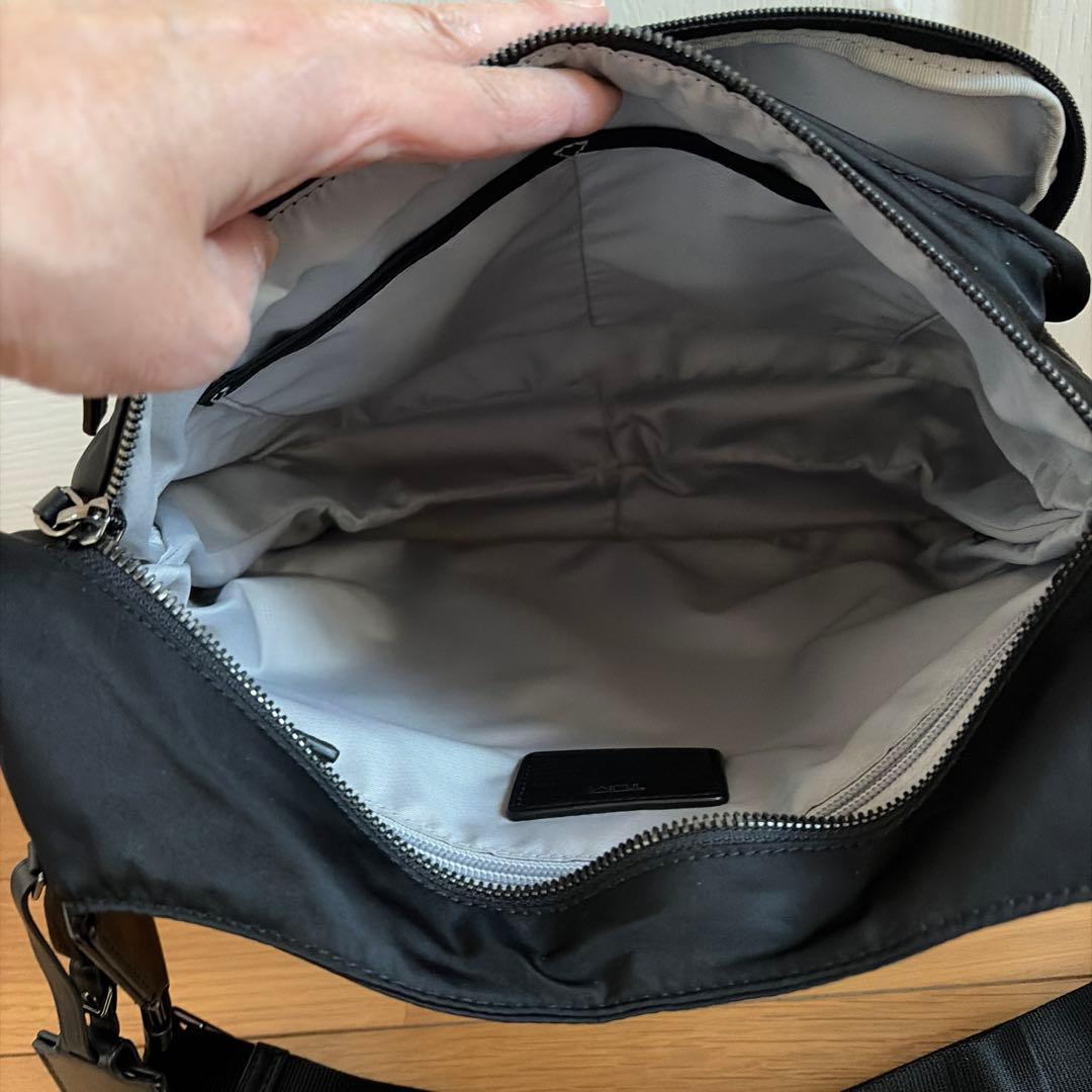 ✨TUMI ショルダーバック 黒 軽量 旅行 男女兼用✨未使用✨