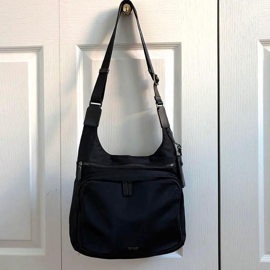 ✨TUMI ショルダーバック 黒 軽量 旅行 男女兼用✨未使用✨