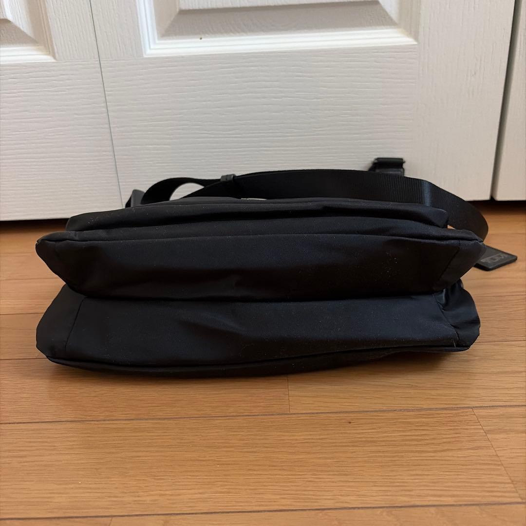 ✨TUMI ショルダーバック 黒 軽量 旅行 男女兼用✨未使用✨