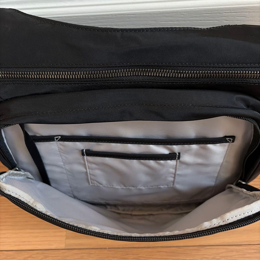 ✨TUMI ショルダーバック 黒 軽量 旅行 男女兼用✨未使用✨