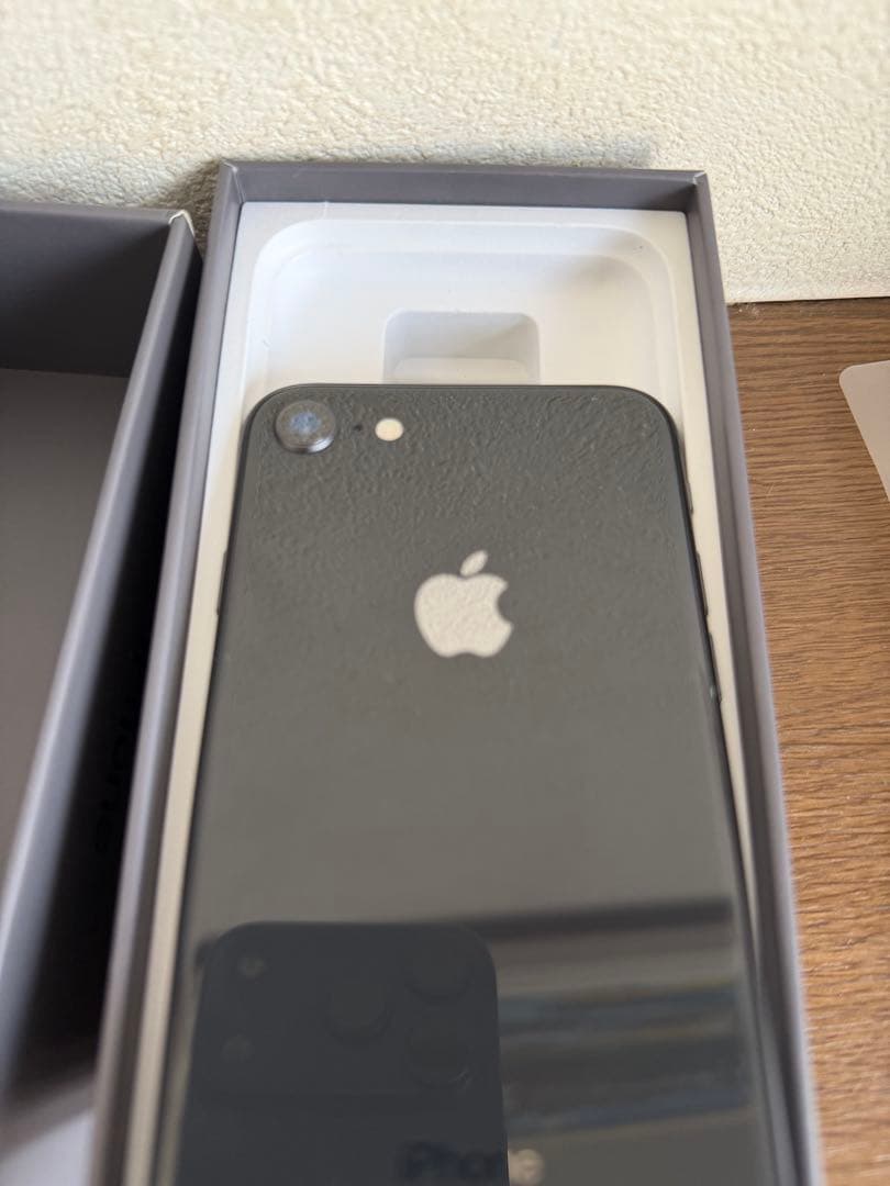 iPhone 8スペースグレー　64GB