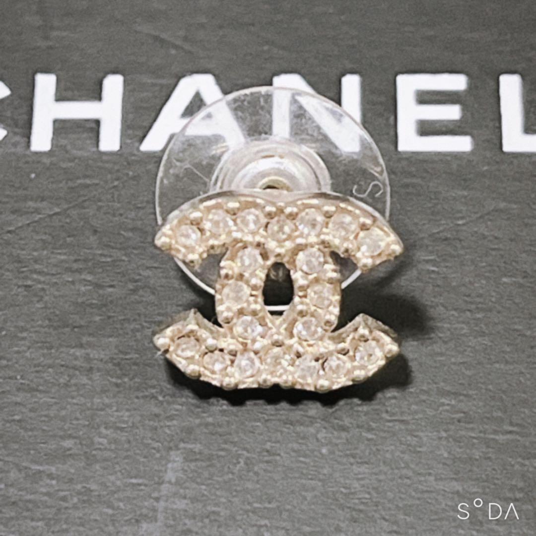 シャネル　ロゴピアス　片耳