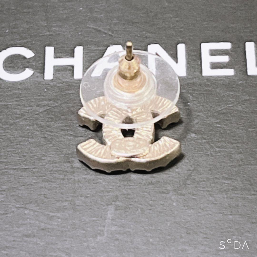 シャネル　ロゴピアス　片耳