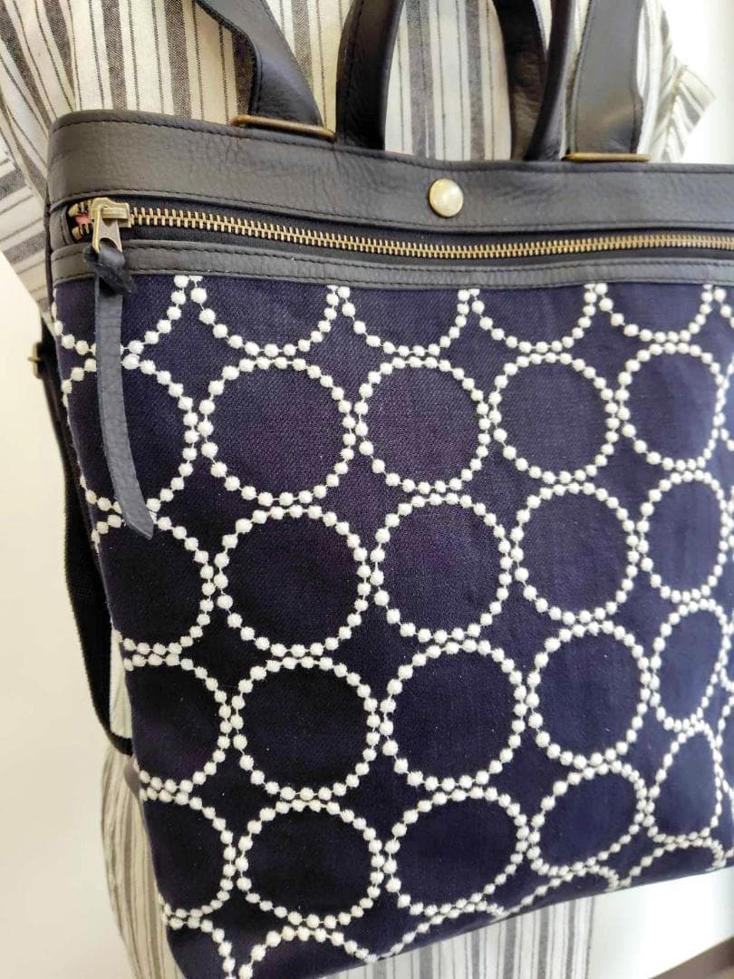 【やま様】/2025tambourineタンバリンネイビー×白/牛革A4トー