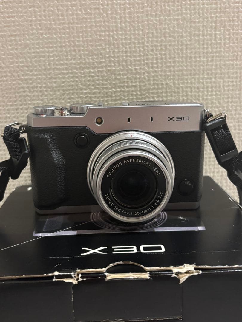 【超良品】Fujifilm X30 SDカード／リーダー・ストラップ付き
