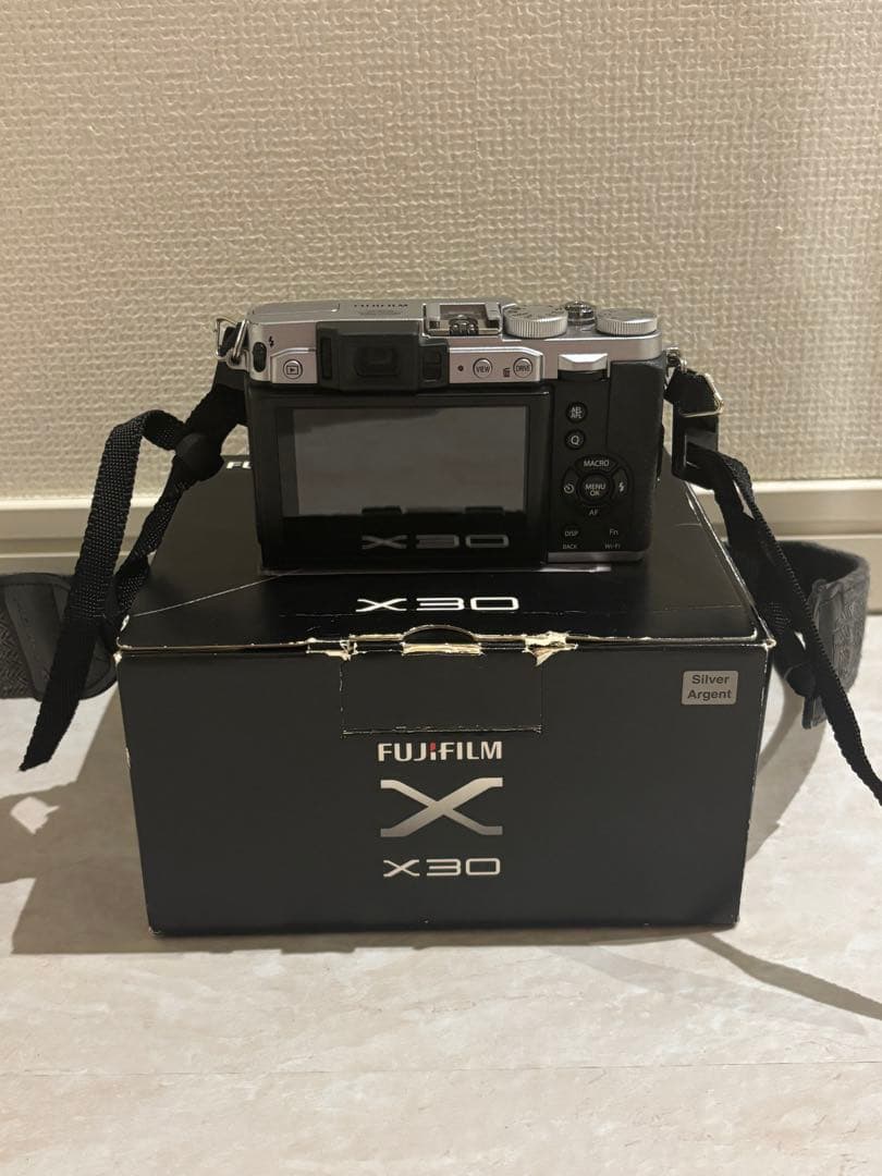 【超良品】Fujifilm X30 SDカード／リーダー・ストラップ付き
