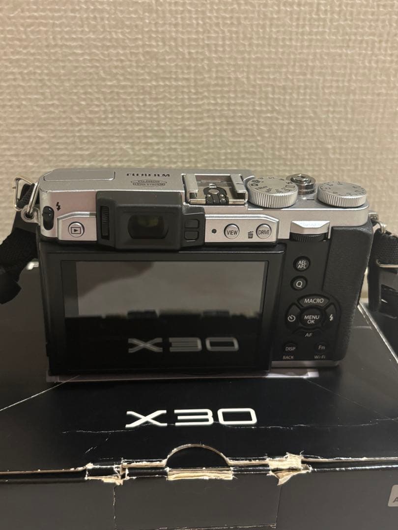 【超良品】Fujifilm X30 SDカード／リーダー・ストラップ付き